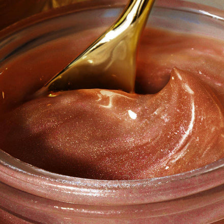 La PIEL Glow Bronze Krema Za Lice Bronzana Tekstura Closeup